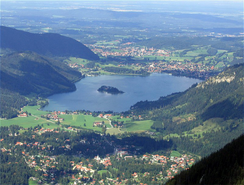 Schliersee mit Bergen im Bayerischen Voralpenland
